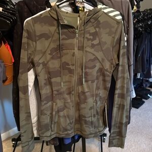 39, hooded define nwt